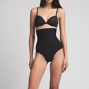 SKIMS Seamless Sculpt High Waist Brief in Size Small